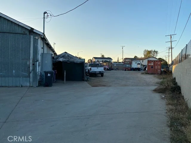 1339 E Wesley photo 2