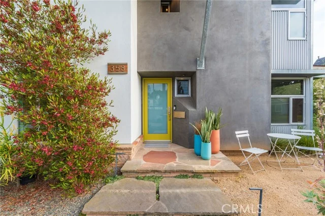 358 Santa Ana photo 2