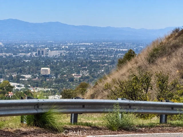 12937 Mulholland Drive photo 3