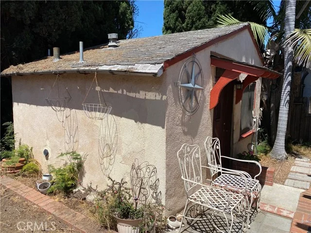 1371 Granada photo 2