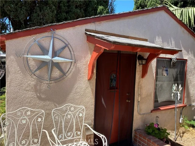 1371 Granada photo 3