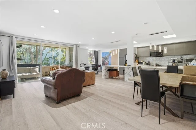 7309 Franklin Ave #105, Los Angeles