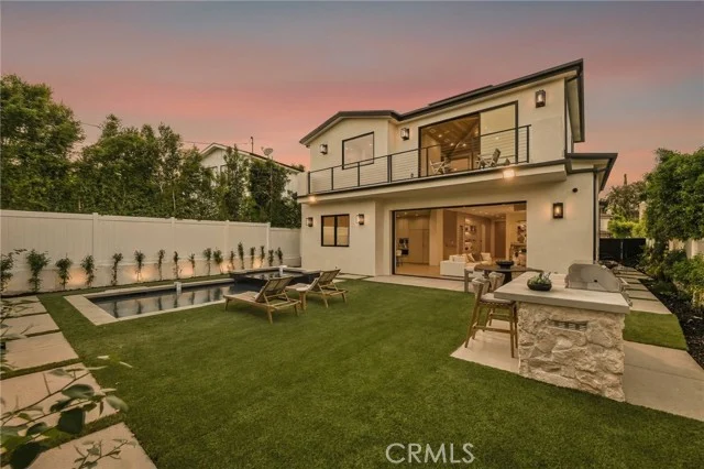 16658 Addison photo 2