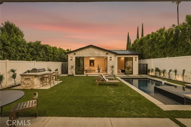 16658 Addison photo 5