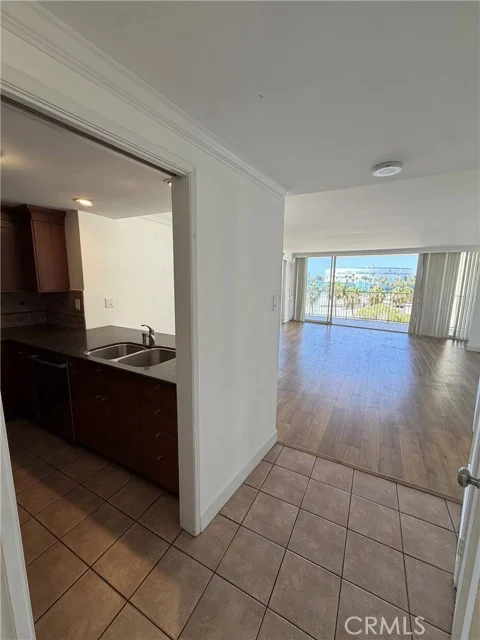 700 E Ocean #808 photo 4