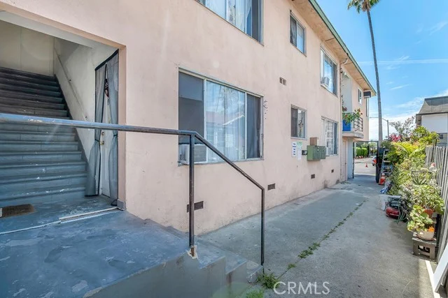 132 N Normandie photo 4