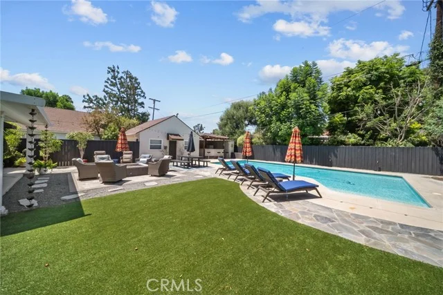 6951 Chisholm, Van Nuys