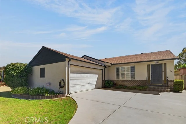 17640 Kittridge Street photo 2