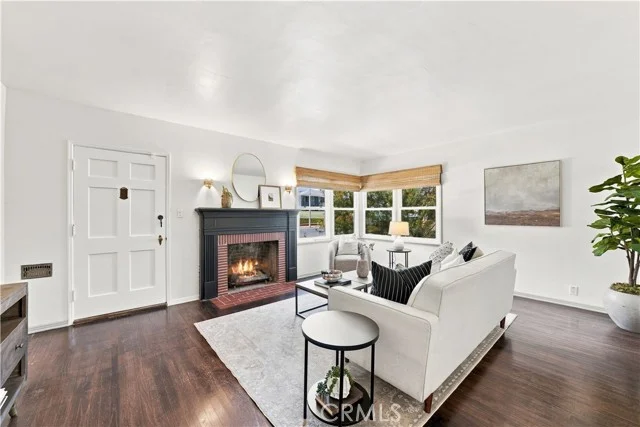 528 W Burnett photo 2