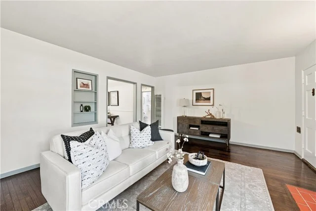 528 W Burnett photo 4