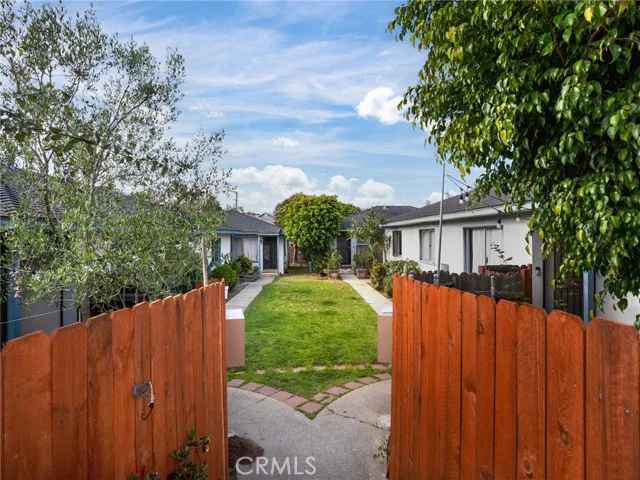 1411 Manhattan Beach photo 2