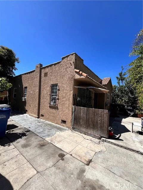 1634 W Parade photo 3