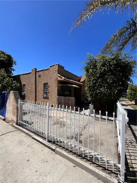 1634 W Parade photo 4