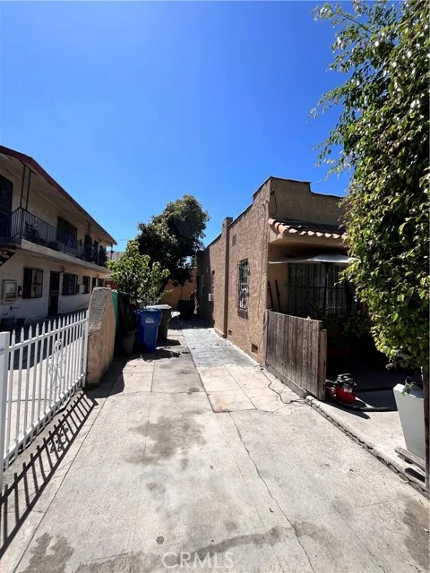 1634 W Parade photo 5