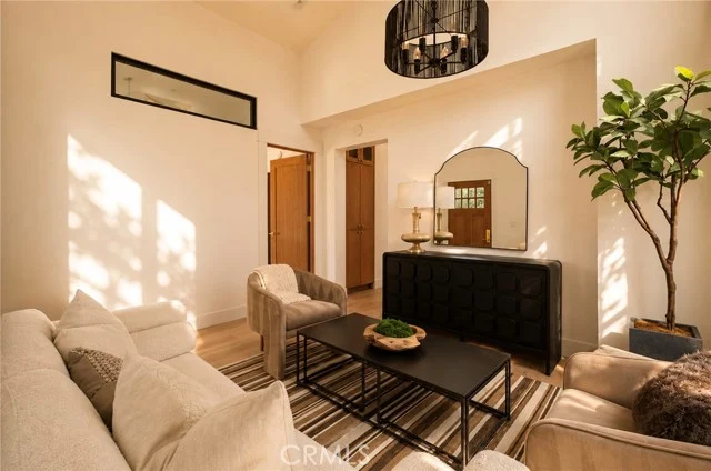 636 Bay photo 2