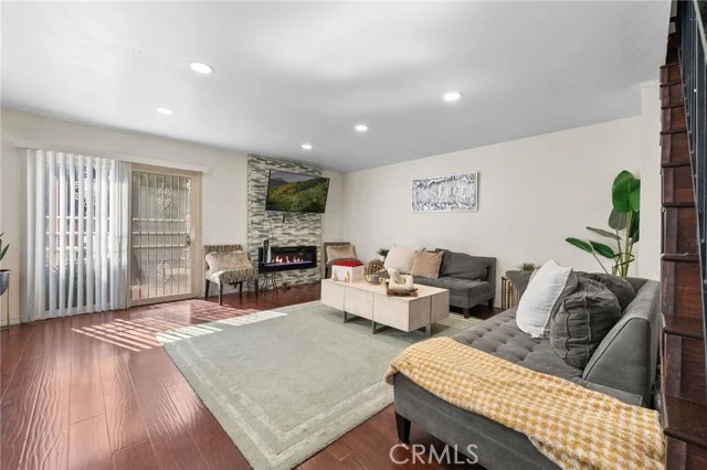 2526 E Van Buren photo 4