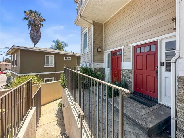 1410 Anaheim St photo 2