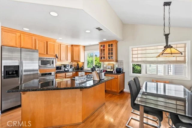 1410 Anaheim St photo 4