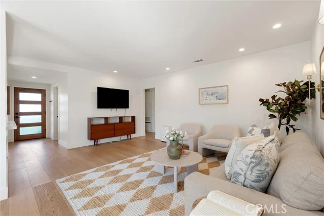 4310 Cathann Street photo 4
