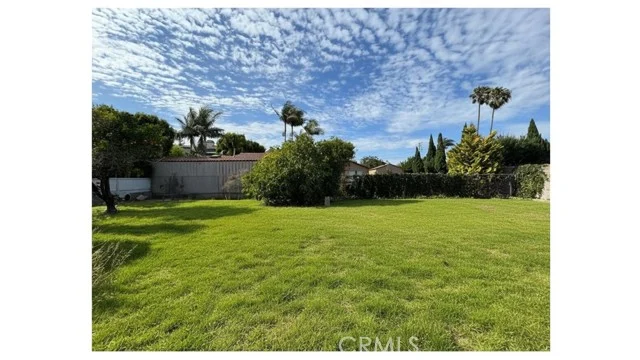 1633 Artesia photo 2