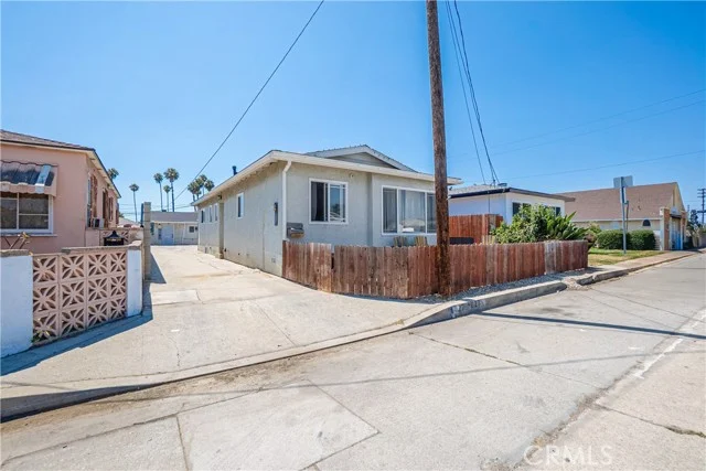 1627 Broad Avenue photo 3