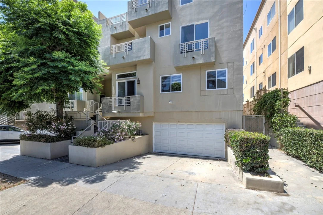 2125 S Bentley Ave #101 photo 2