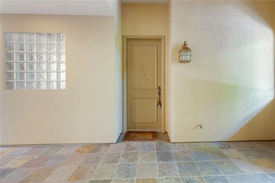 2125 S Bentley Ave #101 photo 3