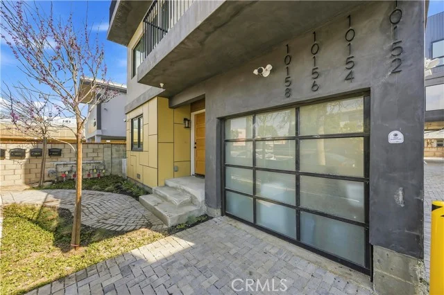 10158 Regent Street photo 2