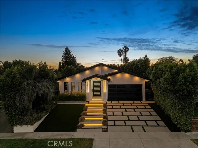 5715 Troost Avenue, North Hollywood