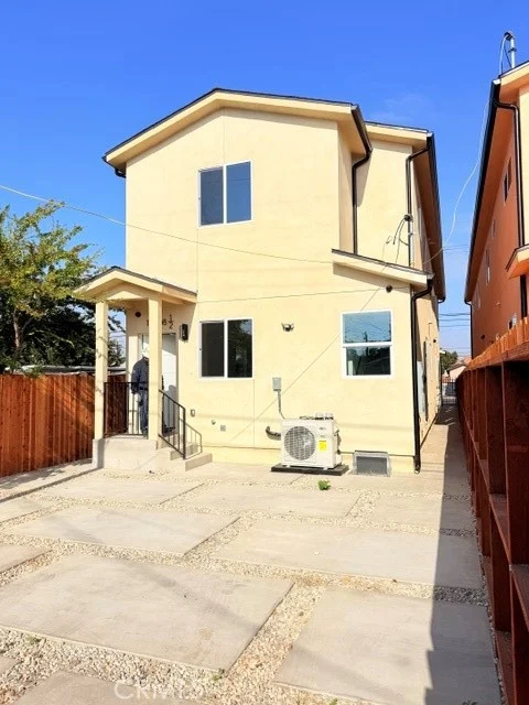 11108 S Avalon photo 3