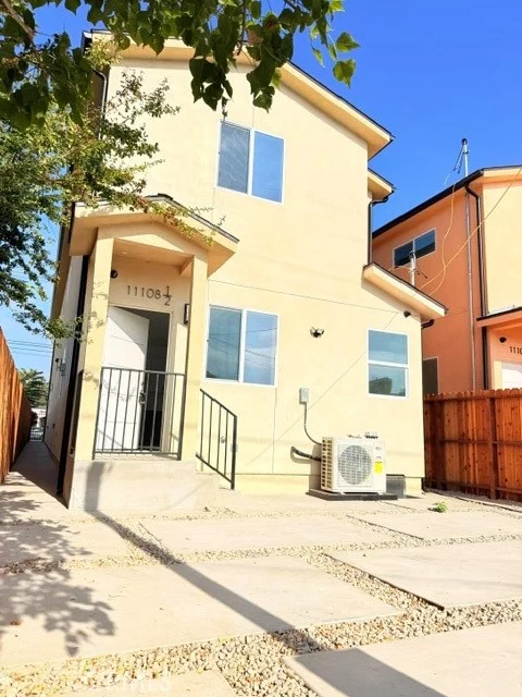 11108 S Avalon photo 4