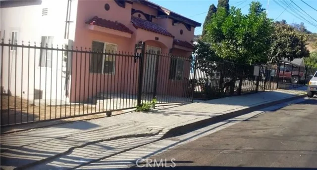 523521 Clifton St photo 3