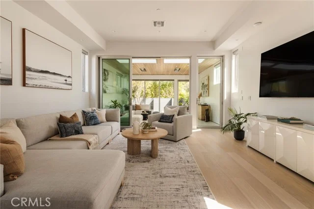 664 Rosecrans Avenue, Manhattan Beach