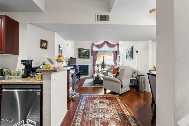 5565 Canoga Avenue #312 photo 5