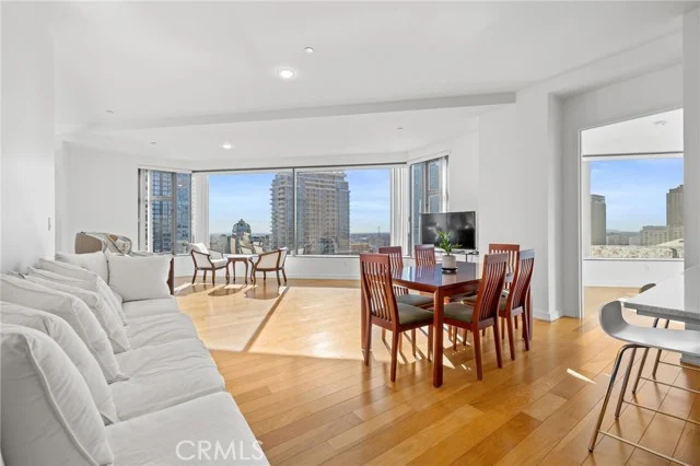 801 S Grand #1611 photo 4
