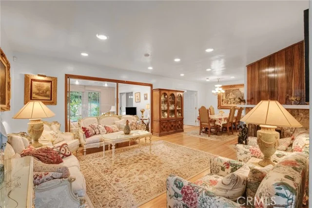 12445 Killion Street photo 2