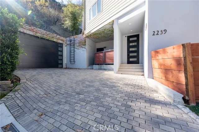 2239 Laurel Canyon photo 3