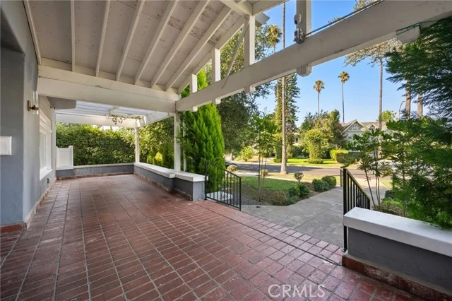 4440 Victoria Park photo 5