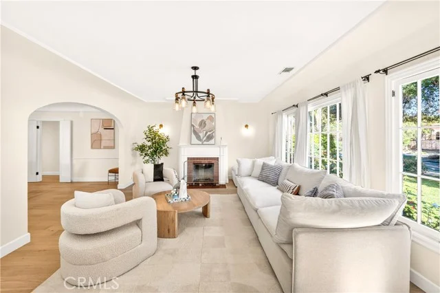 827 Hauser Blvd photo 3
