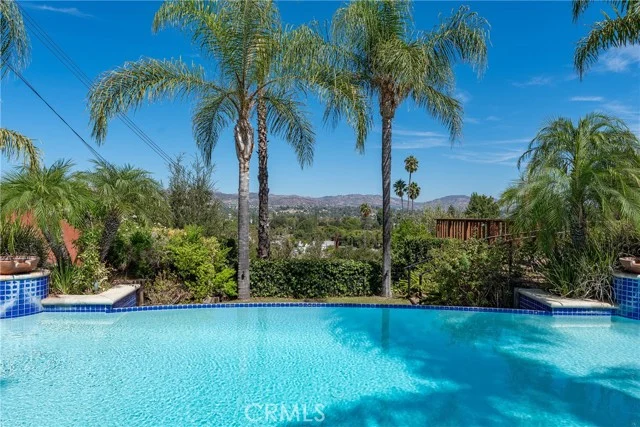 23365 Calvert Street photo 5