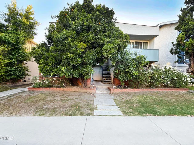 4227 Whitsett Avenue photo 3