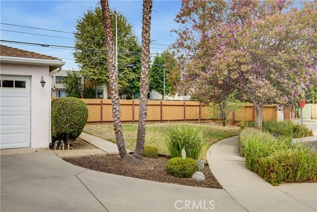 16858 Weddington Street photo 3