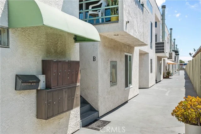 6036 Hazelhurst #C photo 3