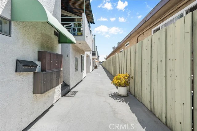 6036 Hazelhurst #C photo 4
