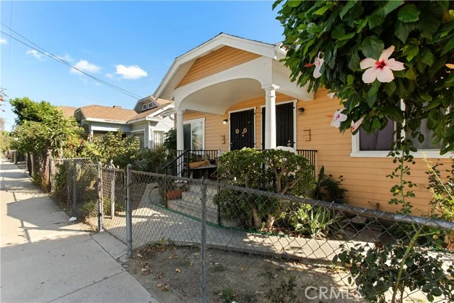 114 E Gage Avenue photo 3