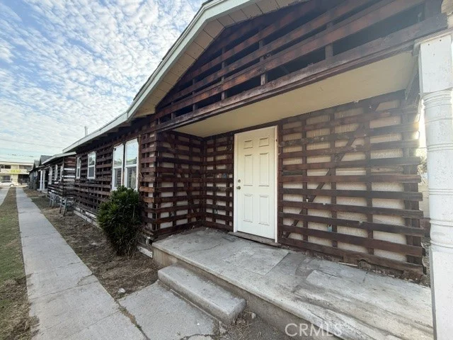 1094 W 39th photo 4