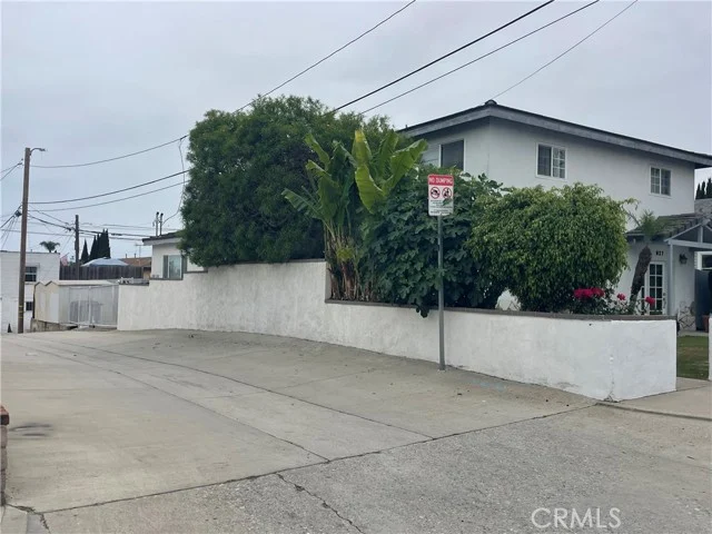 927 W 6th Street photo 2
