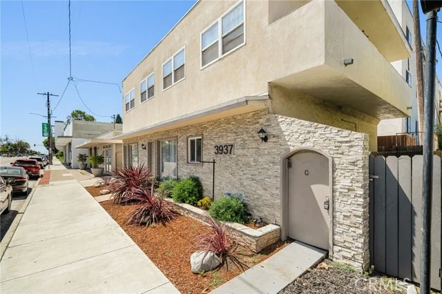 3937 Long Beach photo 3