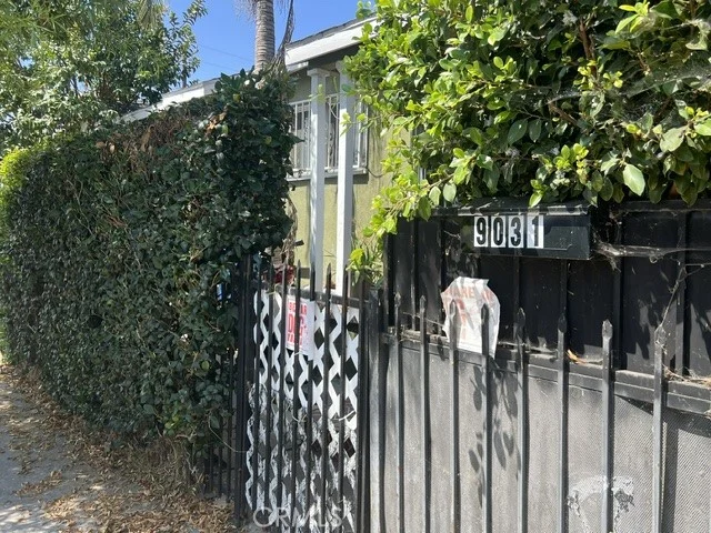 1202 W 90th photo 3