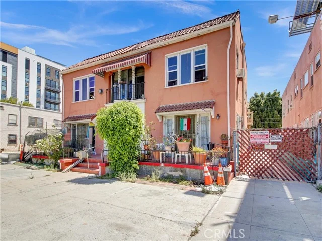 3830 S Figueroa Street photo 2